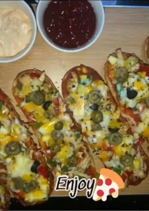 A picture of Pizza buns.