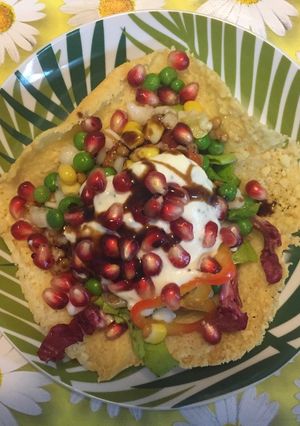 Foto de Salada de grãos em cama de Parmesão