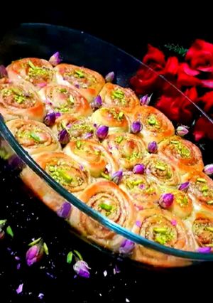 عکسی از دستور شیرینی رول دارچینی 😋😍 با روشی سریع و راحت Cinnamon Roll