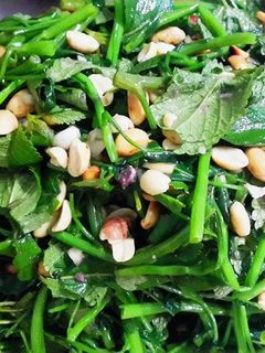 Hình của món Nộm rau muống.