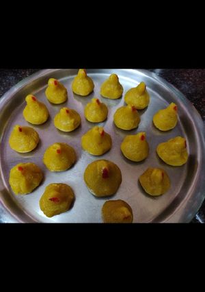 मिल्क पाउडर मोदक (milk powder modak recipe in Hindi) रेसिपी मुख्य फोटो