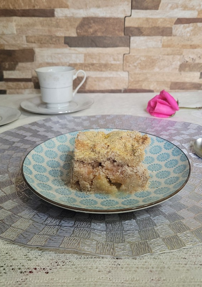 Una foto de Crumble pera y manzana con mermelada membrillo