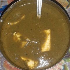 A picture of Paalak Paneer.