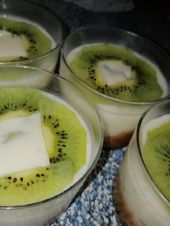 Una foto de Postre de yogurt y fruta