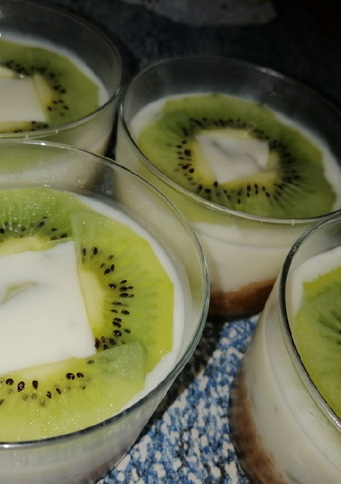 Una foto de Postre de yogurt y fruta