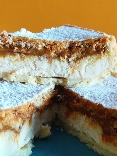 Una foto de Tarta de ricota y dulce de leche