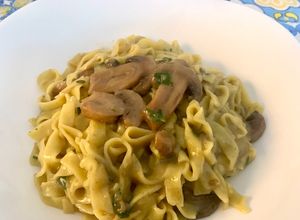 Foto di Tagliatelle ai funghi champignon cremosi