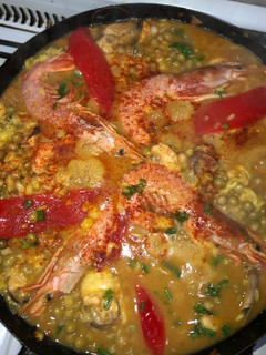 Una foto de Paella de mariscos😋