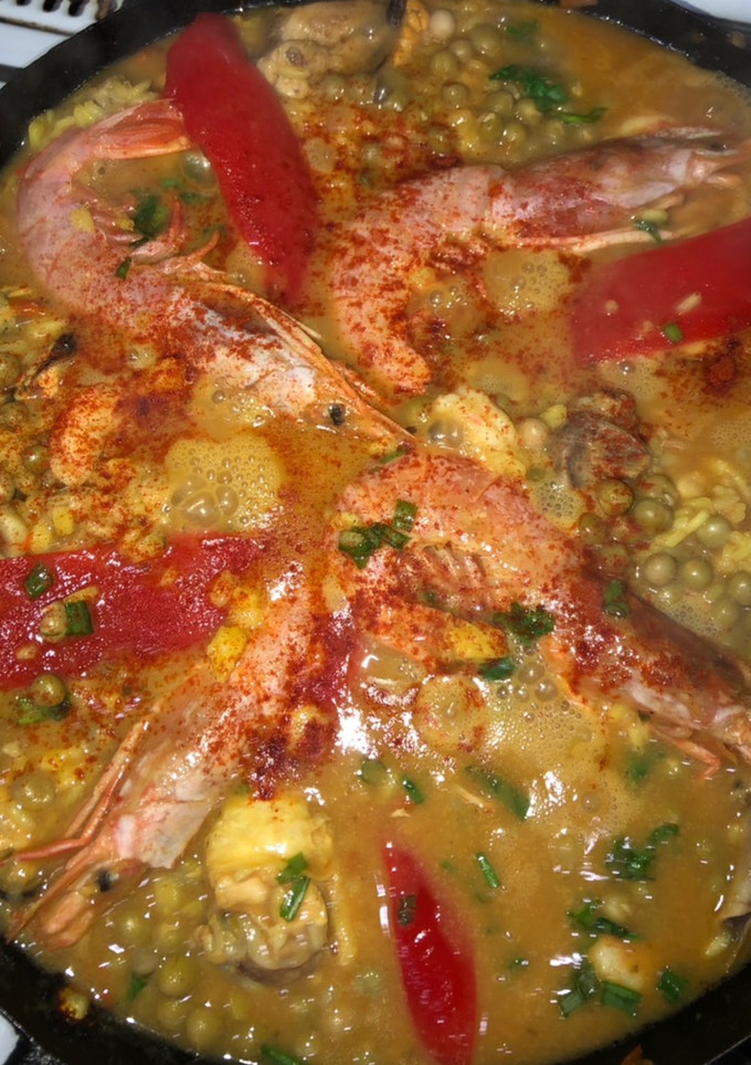 Una foto de Paella de mariscos😋