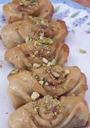 A picture of Nutty baklava.