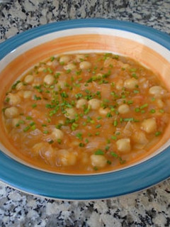 Una foto de Garbanzos con tomate