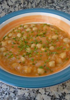 Una foto de Garbanzos con tomate