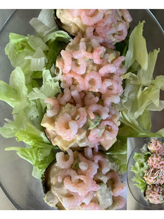 Una foto de Aguacate relleno de gambas y piña