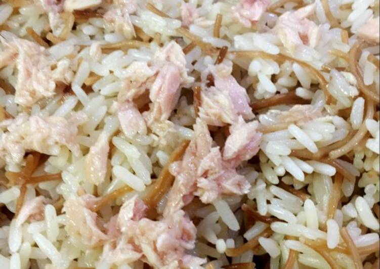 رز بالشعيريه والتونه