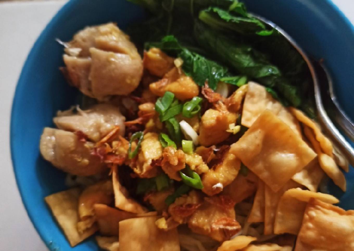 Mie Ayam Komplit (jamur, baso, ceker, krupuk pangsit)