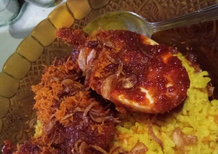 Nasi Kuning Bumbu Habang