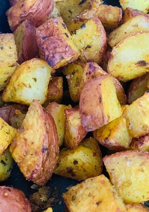 Una foto de Papas rústicas salteadas al horno