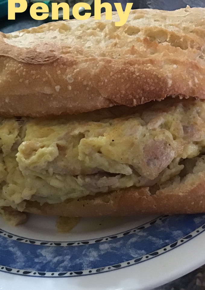 Una foto de Tortilla súper esponjosa con nata y atún