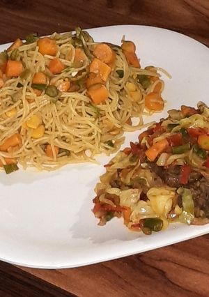 A picture of Fried pasta with veggies sauce.