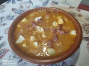 Una foto de sopa de ajo