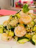 Riso integrale con gamberi e zucchine