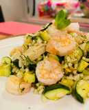 Riso integrale con gamberi e zucchine