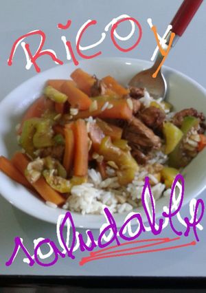 Una foto de Arroz con salteado de pollo y verduras, súper fácil!