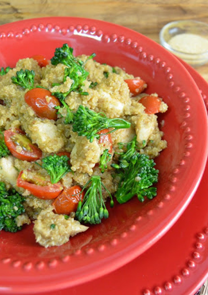 Una foto de Quinoa con pollo y verduras