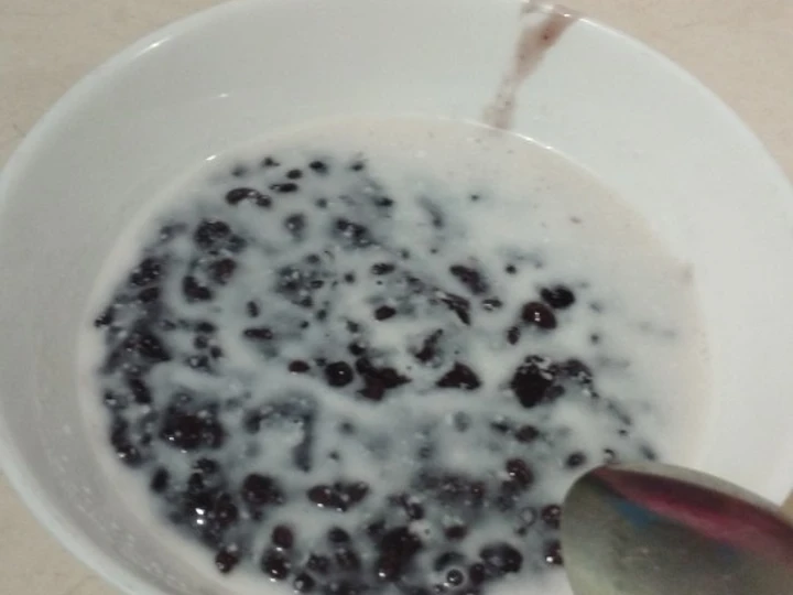 Cara Gampang Membikin Resep Bubur Ketan Hitam yang Uenak Anti Ribet, Mantap Sekali