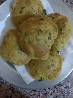 பாலக் பூரி (பசலை கீரை பூரி) (palak Boori Recipe in Tamil) செய்முறை முக்கிய புகைப்படம்