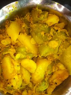 ঝিঙে আলু পোস্ত (jhinge aloo posto recipe in Bengali) রেসিপির প্রধান ছবি