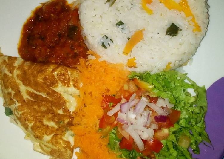Carrot rice with stew, fried egg and lettuce salad