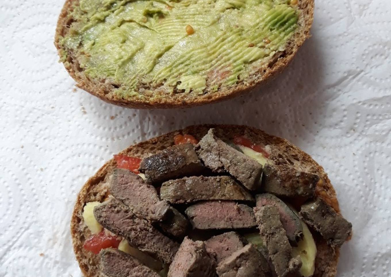 Bocata de hígado de ternera con jengibre y aguacate