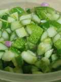Acar timun, bawang merah, rawit ijo, lemon
