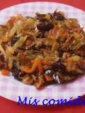 Verduras salteadas al curry con pasas y nueces