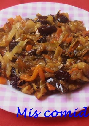 Una foto de Verduras salteadas al curry con pasas y nueces