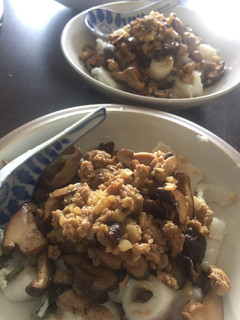 A picture of Chee Cheong Fun with Mushroom Meat Gravy.