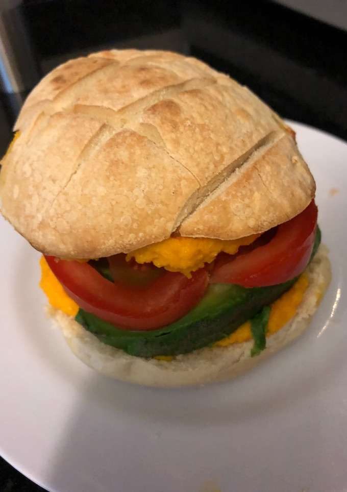 Una foto de Sándwich de palta y tomate, fast food saludable!!
