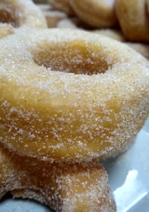 Una foto de Donas fritas! Con canela!!!!!