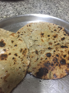 બાજરી નો રોટલા (Bajri No Rotlo Recipe In Gujarati) રેસીપી મુખ્ય ફોટો