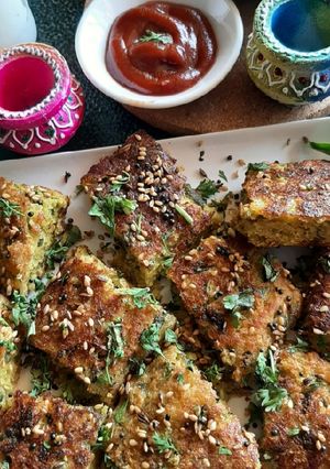 हांडवो (Handvo Recipe In Marathi) रेसिपी चे मुख्य फोटो 