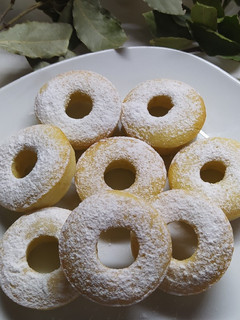 Una foto de Rosquitas de Limón Fáciles y Esponjosas