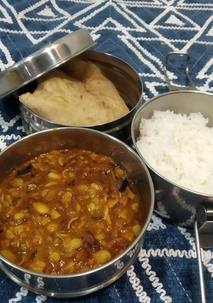 पोळी-वालाची भाजी,भात (Valachi Bhaji Recipe In Marathi) रेसिपी चे मुख्य फोटो
