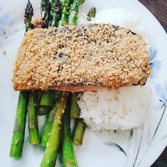 A picture of Dijon panko crusted salmon.