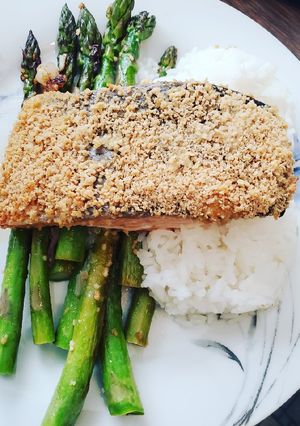 A picture of Dijon panko crusted salmon.