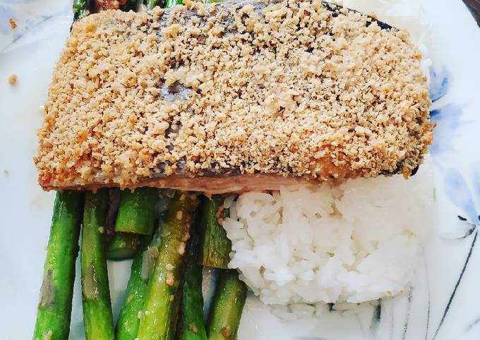 How to Make Super Quick Homemade Dijon panko crusted salmon