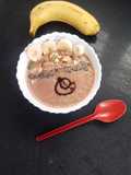 बनाना डेट्स चॉकलेट स्मूदी बाउल (Banana Dates Chocolate Smoothie Bowl Recipe In Hindi)