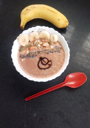 बनाना डेट्स चॉकलेट स्मूदी बाउल (Banana Dates Chocolate Smoothie Bowl Recipe In Hindi) रेसिपी मुख्य फोटो