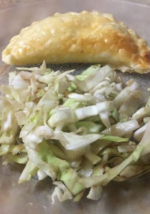 Una foto de Ensalada de repollo blanco y ajo