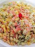 Ensalada deli y sencilla de pasta de colores